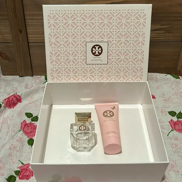 Tory Burch Love Relentlessly